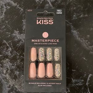 Kiss Masterpiece glue/press on nails